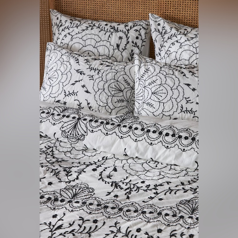Anthropologie Embroidered Grove Bedding (Queen)